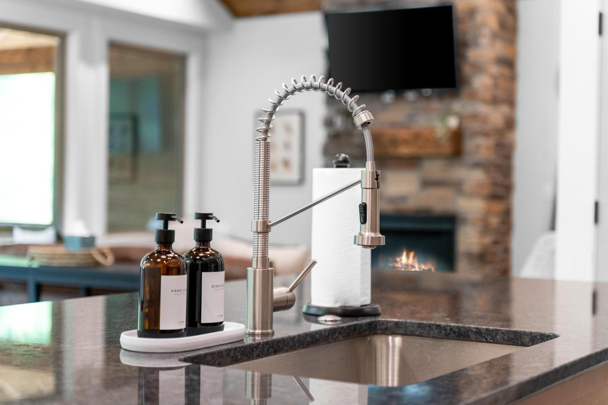 New Ozark Oasis Luxe Cabin Retreat With Hot Tub Hollister Εξωτερικό φωτογραφία